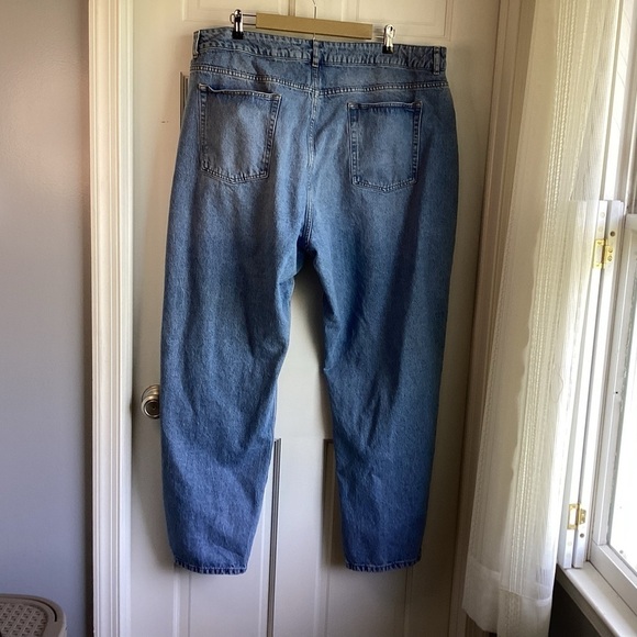 ASOS Design Women’s Curve Denim Distressed Jeans.  18/32 - Picture 3 of 6